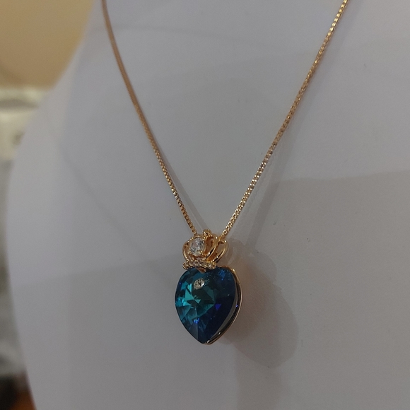 18K GOLD PLATED HEART PENDANT NECKLACE - Picture 3 of 7